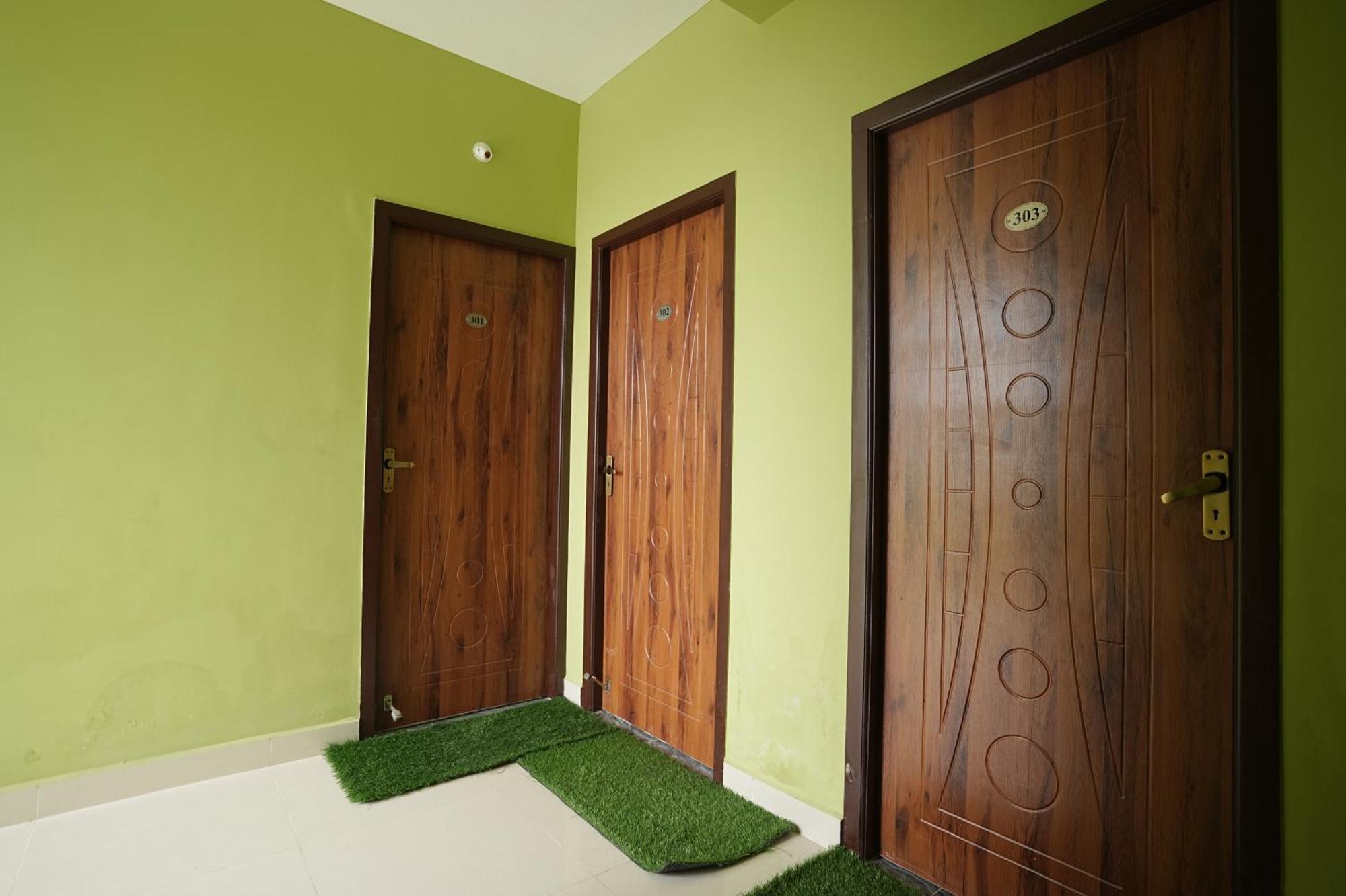 Le Leos Park Inn Puduccseri Kültér fotó