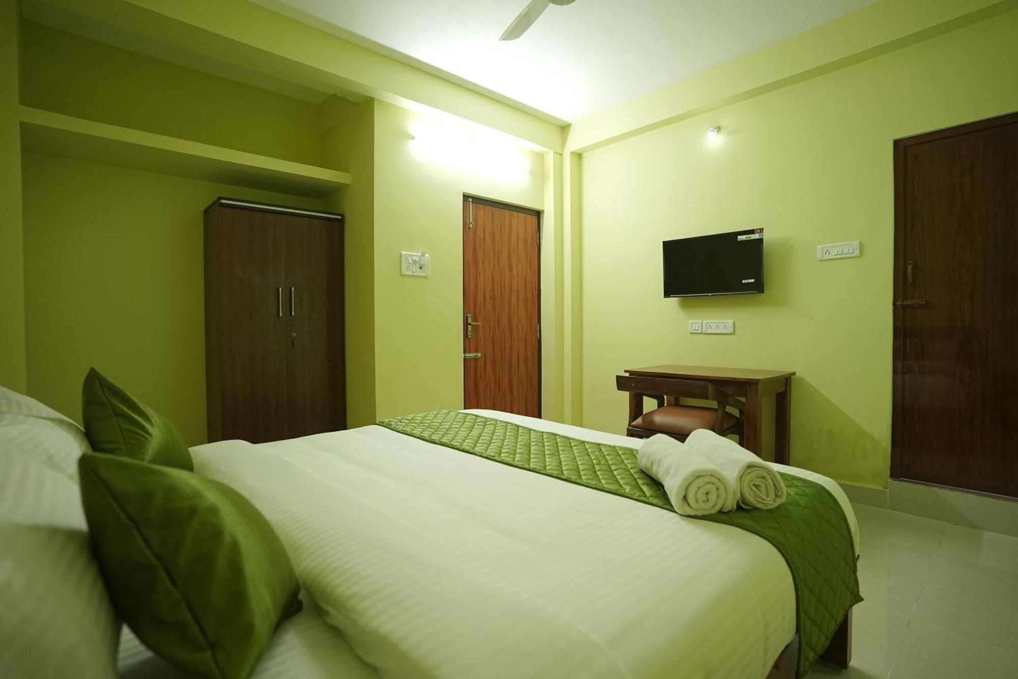 Le Leos Park Inn Puduccseri Kültér fotó